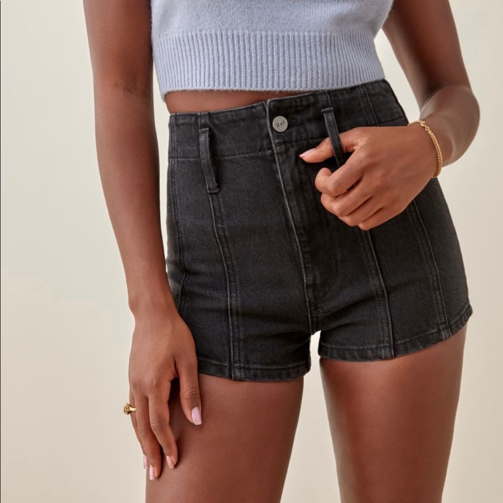 Reformation Eva seemed high rise short 23